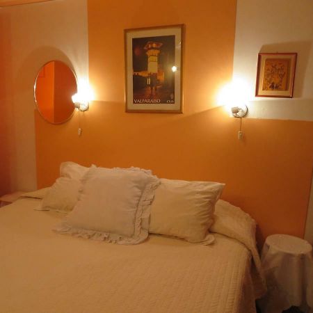 Marilu 'S Bed And Breakfast Hostel Santiago Exterior photo