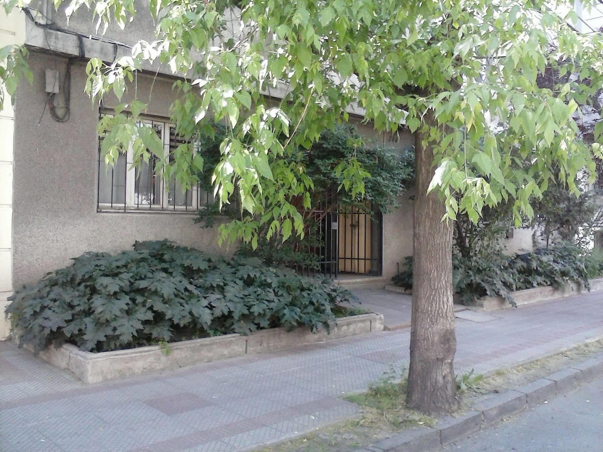 Marilu 'S Bed And Breakfast Hostel Santiago Exterior photo