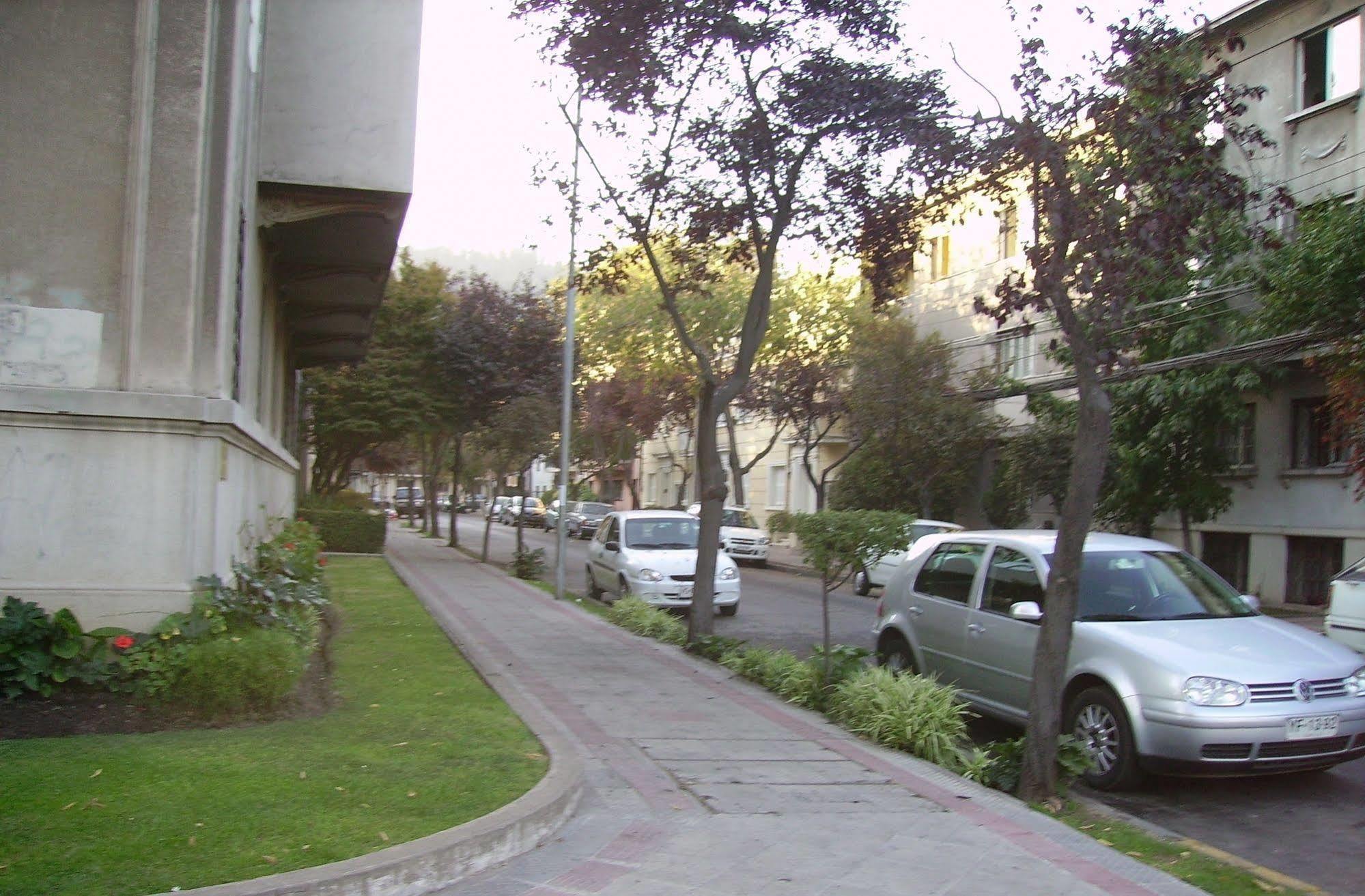 Marilu 'S Bed And Breakfast Hostel Santiago Exterior photo